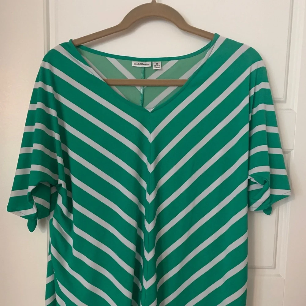 🦋Green and White pullover. Final price - Picture 1 of 3